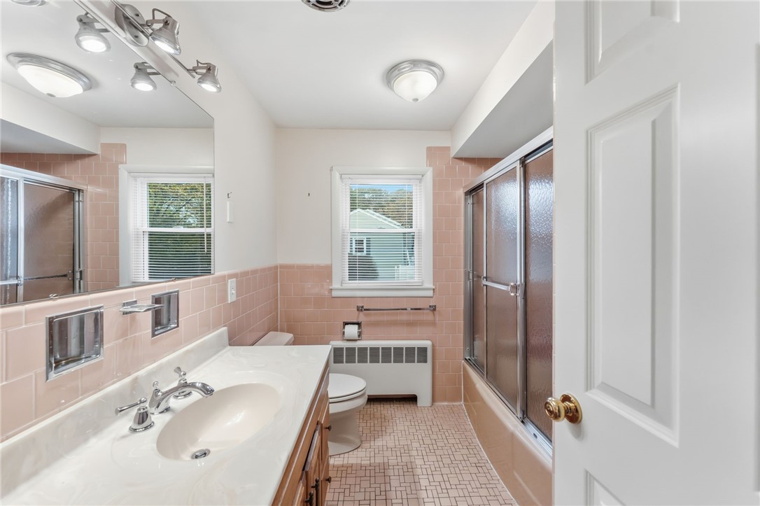 Cumberland, Rhode Island 02864, United States, 3 Bedrooms Bedrooms, ,2 BathroomsBathrooms,Residential,Pending,235944