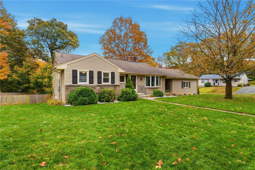 Cumberland, Rhode Island 02864, United States, 3 Bedrooms Bedrooms, ,2 BathroomsBathrooms,Residential,Pending,235944