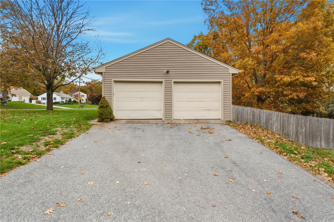 Cumberland, Rhode Island 02864, United States, 3 Bedrooms Bedrooms, ,2 BathroomsBathrooms,Residential,Pending,235944