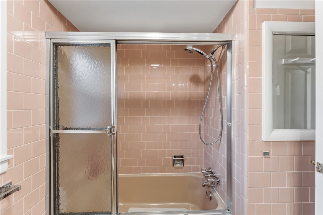 Cumberland, Rhode Island 02864, United States, 3 Bedrooms Bedrooms, ,2 BathroomsBathrooms,Residential,Pending,235944