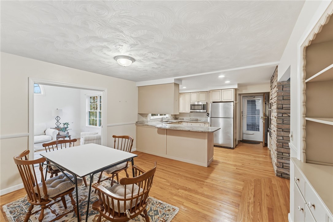 Cumberland, Rhode Island 02864, United States, 3 Bedrooms Bedrooms, ,2 BathroomsBathrooms,Residential,Pending,235944