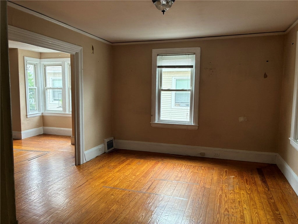 152 Woodbine Street 154