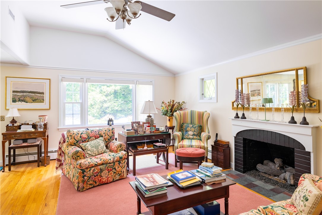 Westerly, Rhode Island 02891, United States, 3 Bedrooms Bedrooms, ,2 BathroomsBathrooms,Residential,Active,167343