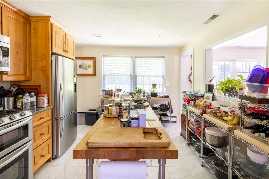 Westerly, Rhode Island 02891, United States, 3 Bedrooms Bedrooms, ,2 BathroomsBathrooms,Residential,Active,167343