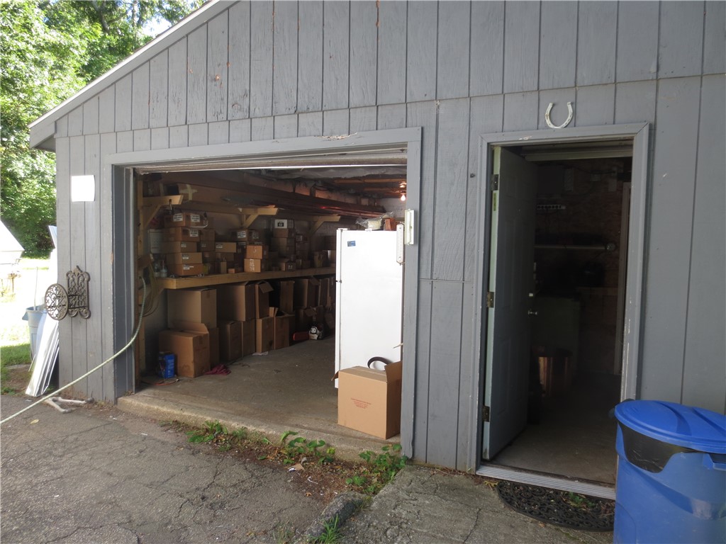 586 South County Trail