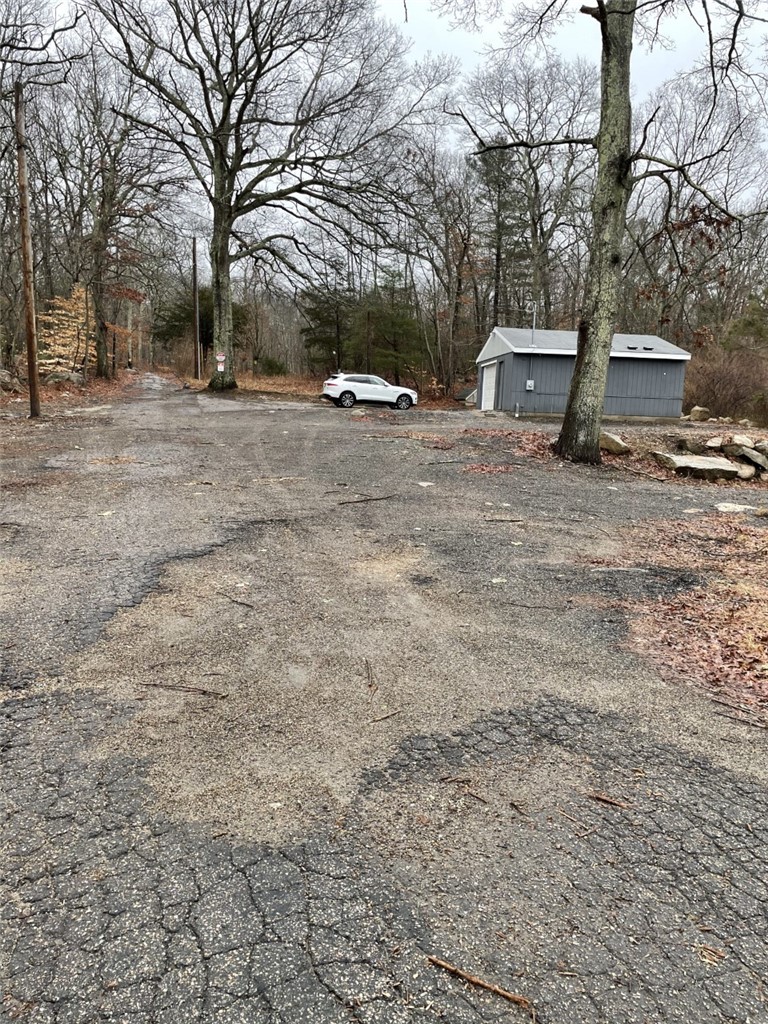 586 South County Trail