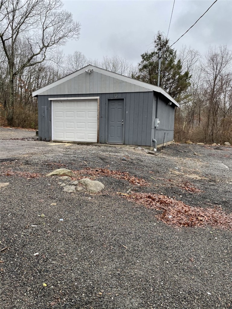 586 South County Trail