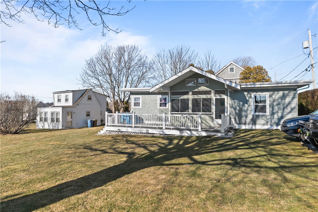 Middletown, Rhode Island 02842, United States, 3 Bedrooms Bedrooms, ,2 BathroomsBathrooms,Residential,Pending,237923