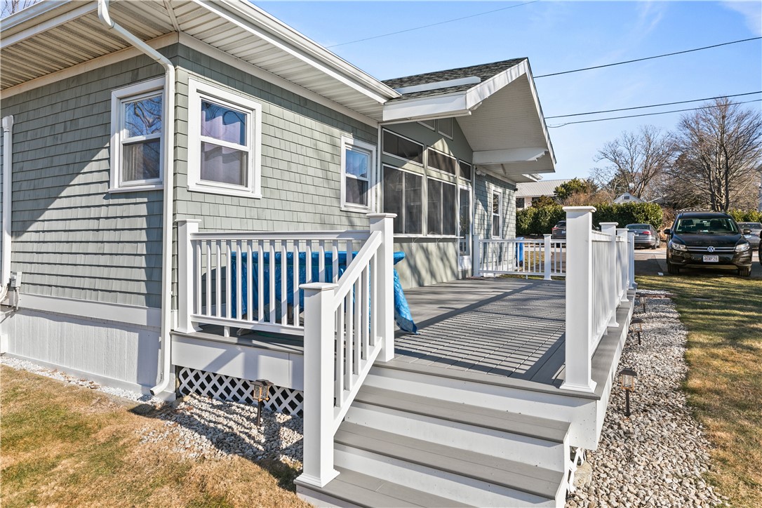 Middletown, Rhode Island 02842, United States, 3 Bedrooms Bedrooms, ,2 BathroomsBathrooms,Residential,Pending,237923