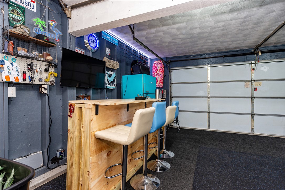 Warwick, Rhode Island 02889, United States, 3 Bedrooms Bedrooms, ,3 BathroomsBathrooms,Residential,Pending,187492