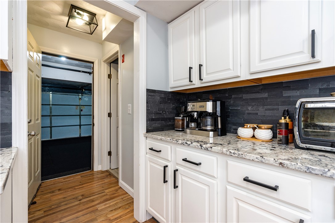 Warwick, Rhode Island 02889, United States, 3 Bedrooms Bedrooms, ,3 BathroomsBathrooms,Residential,Pending,187492