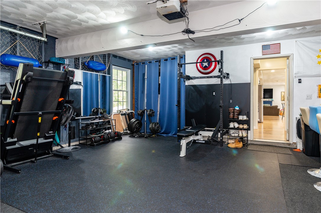 Warwick, Rhode Island 02889, United States, 3 Bedrooms Bedrooms, ,3 BathroomsBathrooms,Residential,Pending,187492