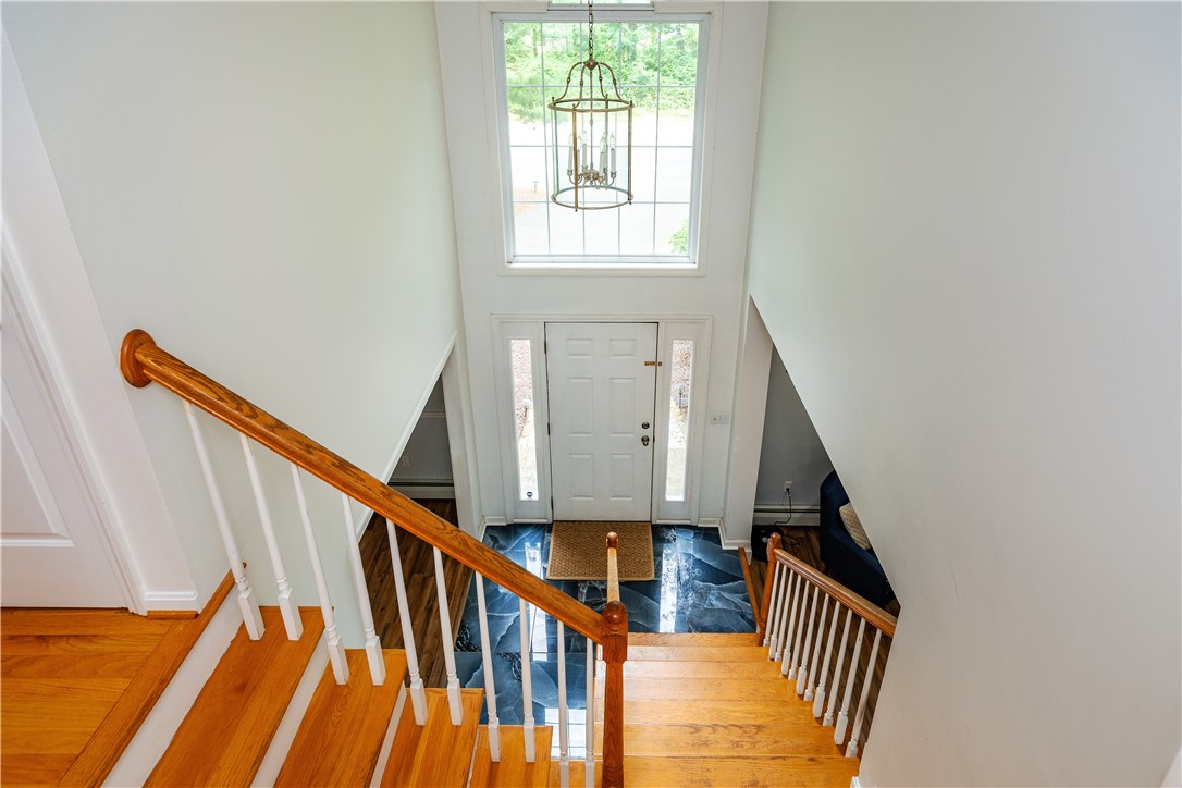 Warwick, Rhode Island 02889, United States, 3 Bedrooms Bedrooms, ,3 BathroomsBathrooms,Residential,Pending,187492