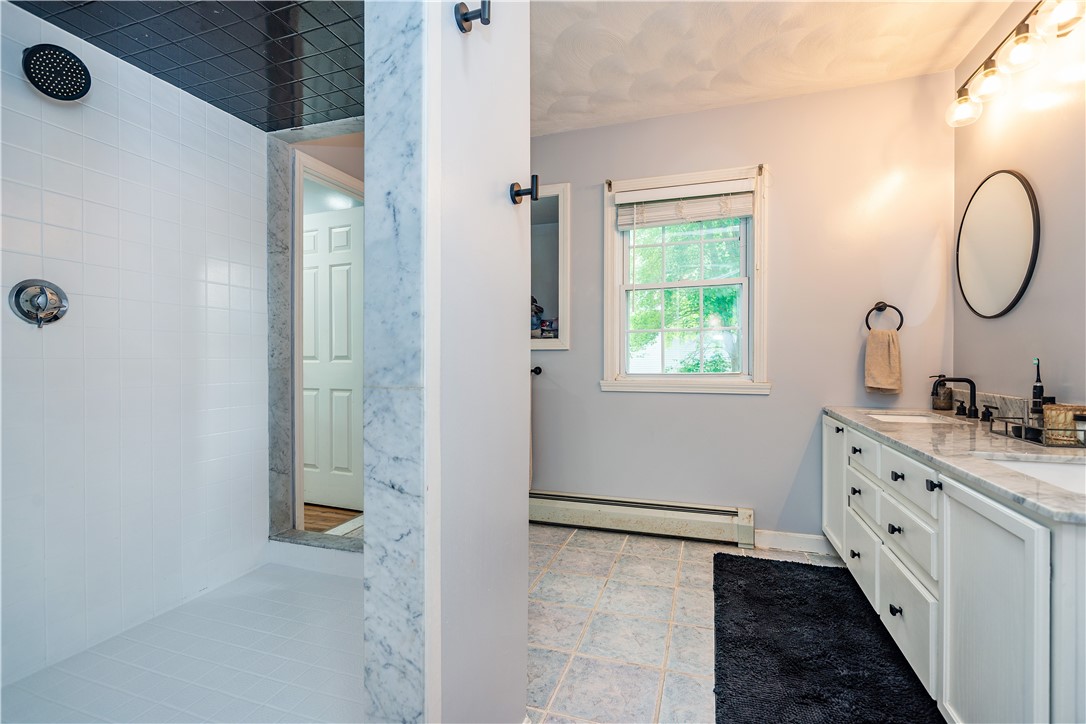 Warwick, Rhode Island 02889, United States, 3 Bedrooms Bedrooms, ,3 BathroomsBathrooms,Residential,Pending,187492