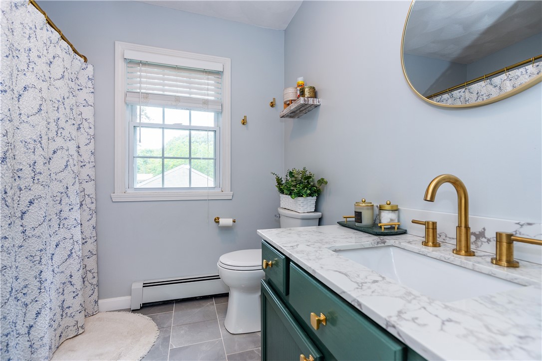 Warwick, Rhode Island 02889, United States, 3 Bedrooms Bedrooms, ,3 BathroomsBathrooms,Residential,Pending,187492