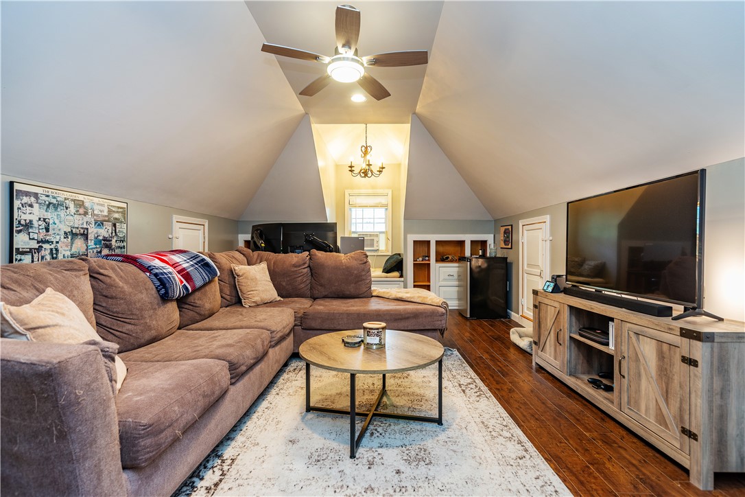 Warwick, Rhode Island 02889, United States, 3 Bedrooms Bedrooms, ,3 BathroomsBathrooms,Residential,Pending,187492