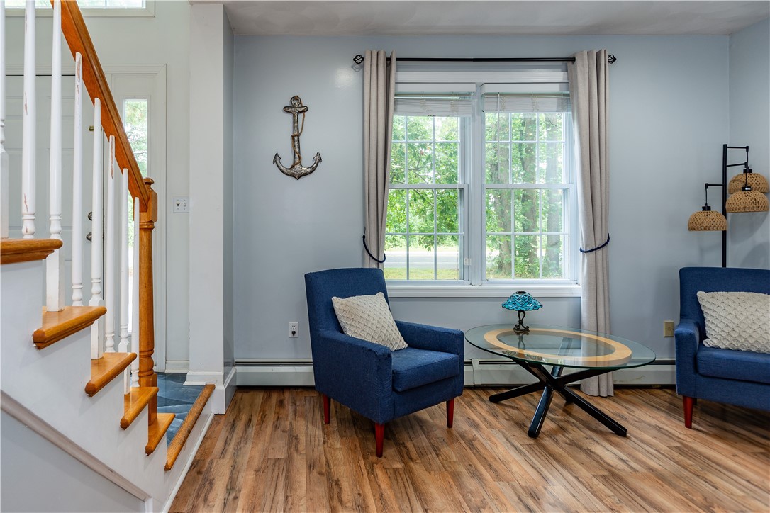 Warwick, Rhode Island 02889, United States, 3 Bedrooms Bedrooms, ,3 BathroomsBathrooms,Residential,Pending,187492