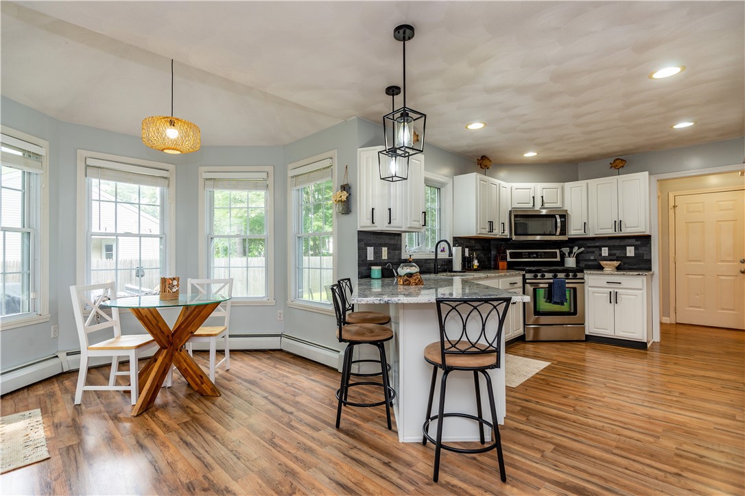 Warwick, Rhode Island 02889, United States, 3 Bedrooms Bedrooms, ,3 BathroomsBathrooms,Residential,Pending,187492