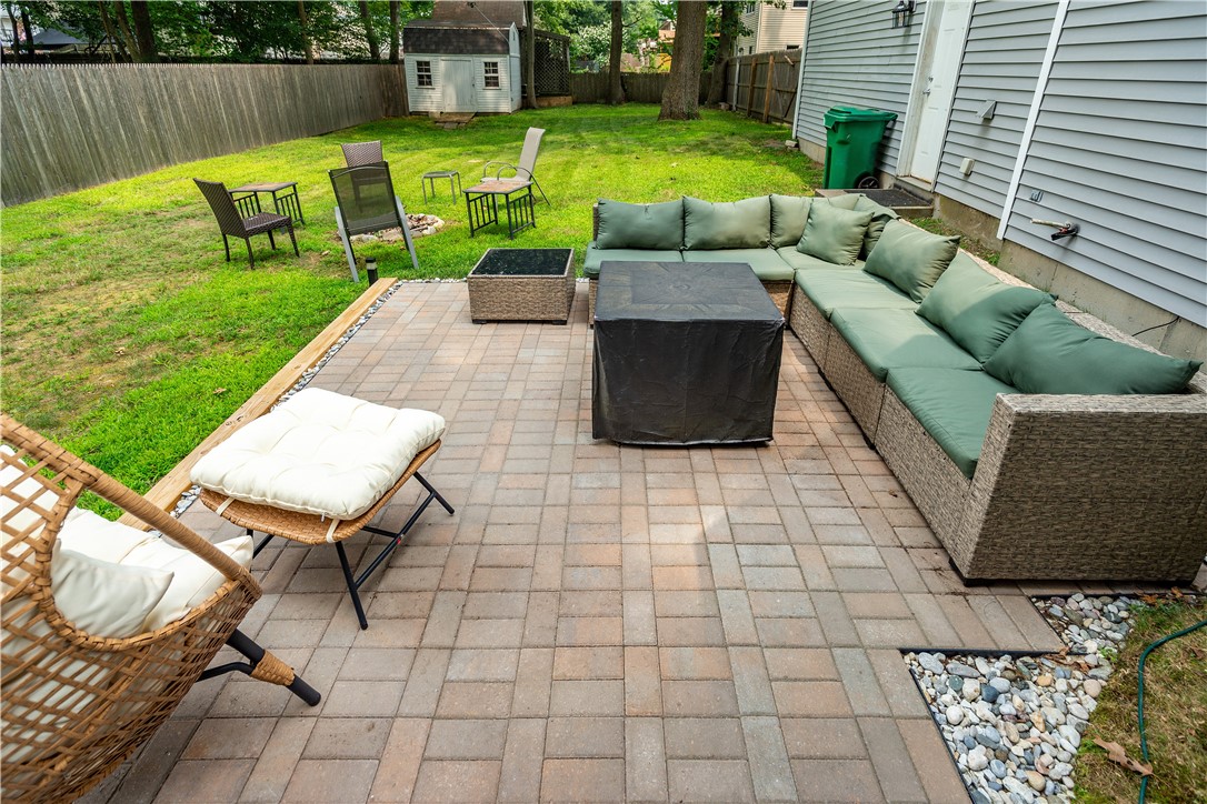 Warwick, Rhode Island 02889, United States, 3 Bedrooms Bedrooms, ,3 BathroomsBathrooms,Residential,Pending,187492