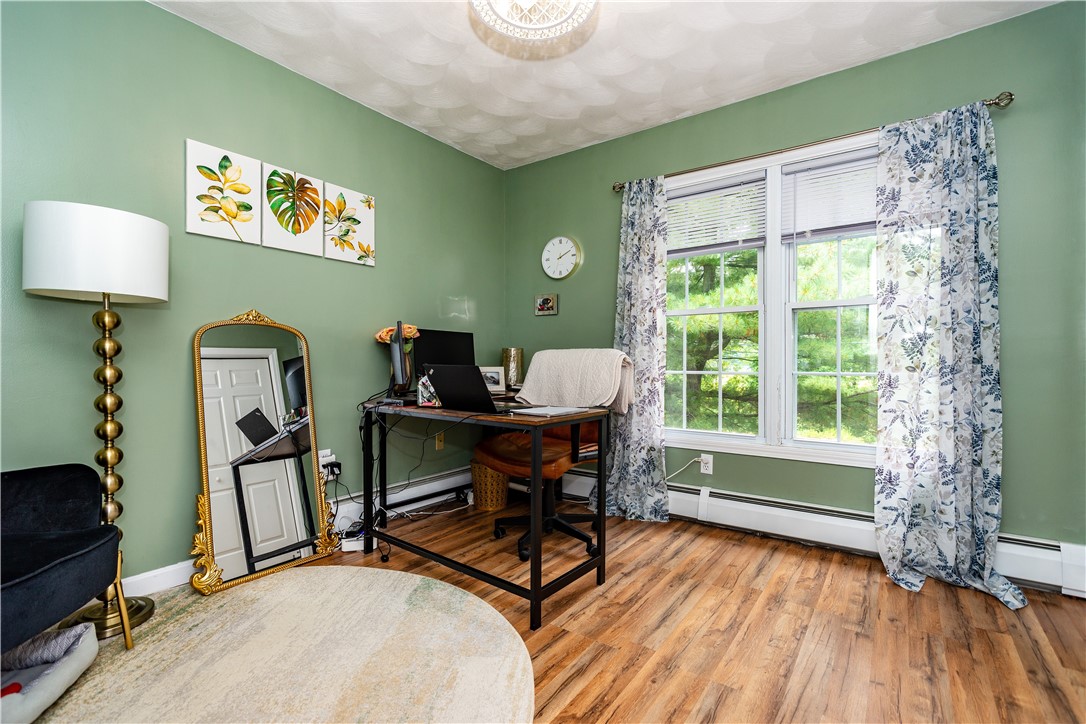 Warwick, Rhode Island 02889, United States, 3 Bedrooms Bedrooms, ,3 BathroomsBathrooms,Residential,Pending,187492