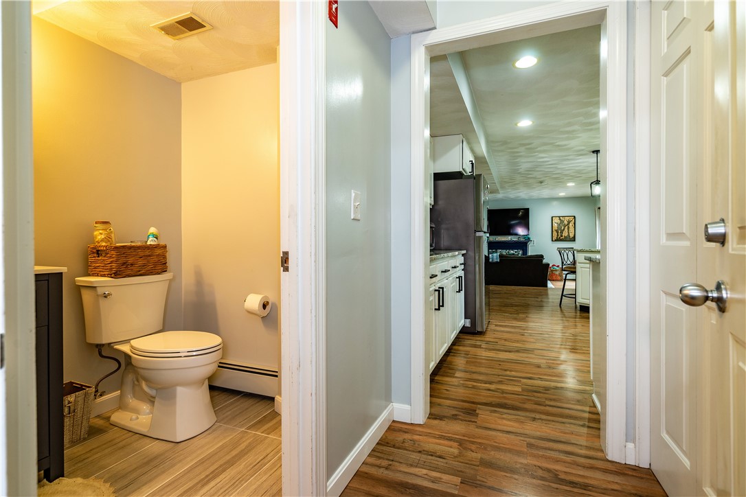 Warwick, Rhode Island 02889, United States, 3 Bedrooms Bedrooms, ,3 BathroomsBathrooms,Residential,Pending,187492