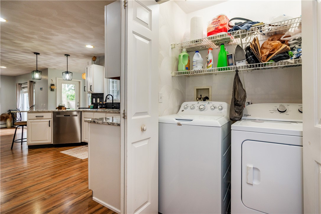 Warwick, Rhode Island 02889, United States, 3 Bedrooms Bedrooms, ,3 BathroomsBathrooms,Residential,Pending,187492