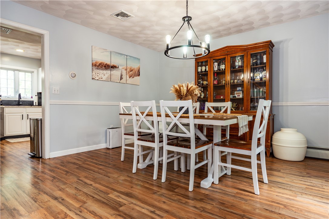 Warwick, Rhode Island 02889, United States, 3 Bedrooms Bedrooms, ,3 BathroomsBathrooms,Residential,Pending,187492