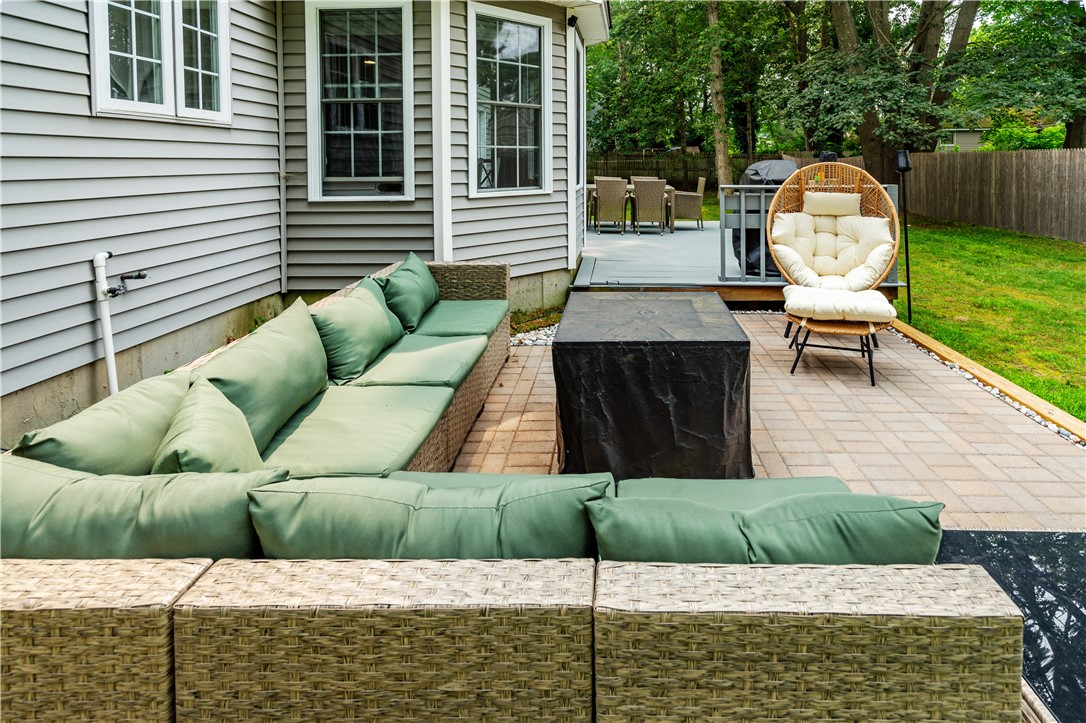 Warwick, Rhode Island 02889, United States, 3 Bedrooms Bedrooms, ,3 BathroomsBathrooms,Residential,Pending,187492