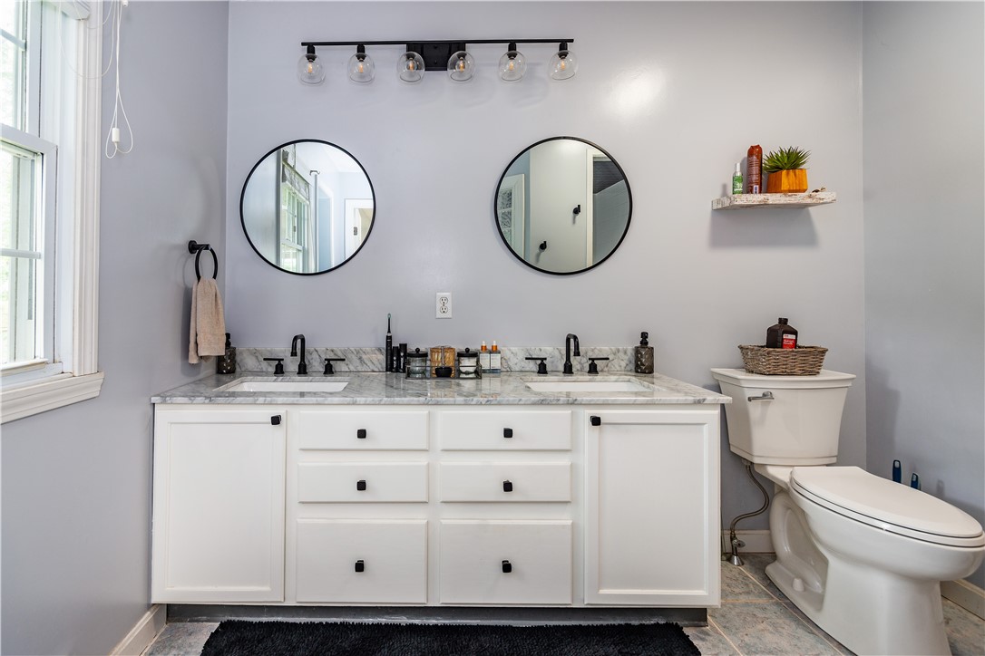 Warwick, Rhode Island 02889, United States, 3 Bedrooms Bedrooms, ,3 BathroomsBathrooms,Residential,Pending,187492