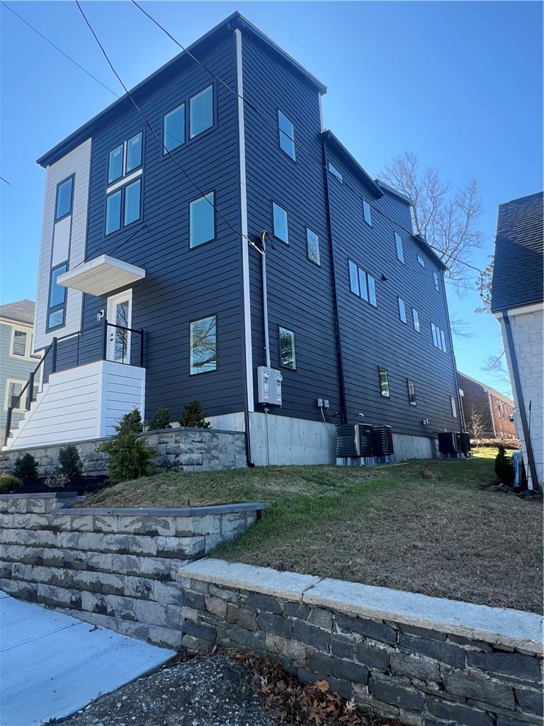 152 Colonial Road 152