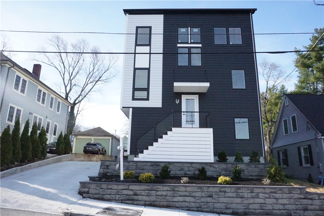 152 Colonial Road 152