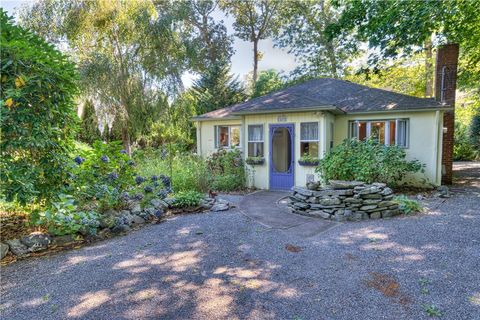 47 Wake Robin Trail Narragansett RI 02874