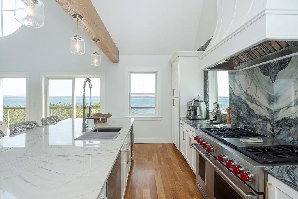 81 Bayside Avenue