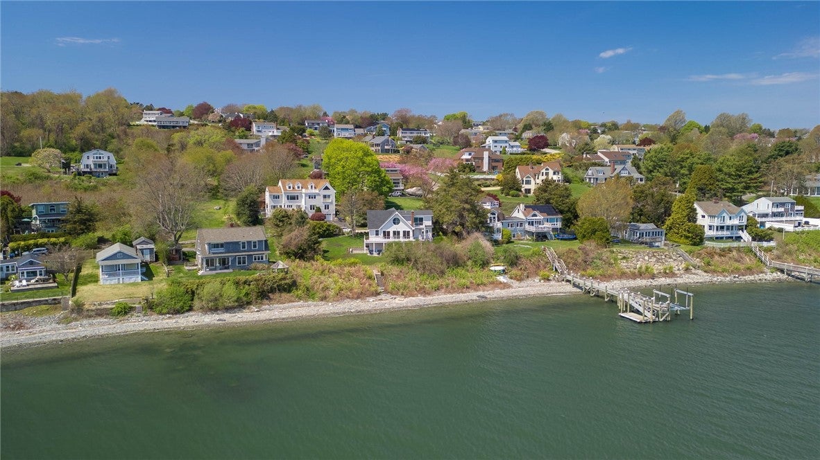 81 Bayside Avenue