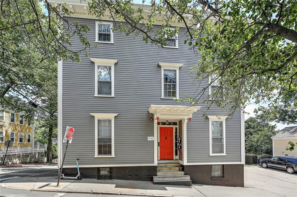 17 Thayer Street