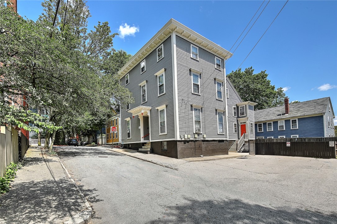17 Thayer Street