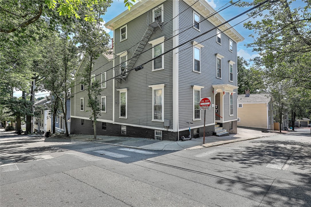 17 Thayer Street