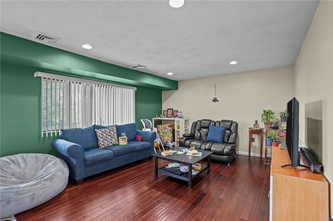 196 Old River Road 166