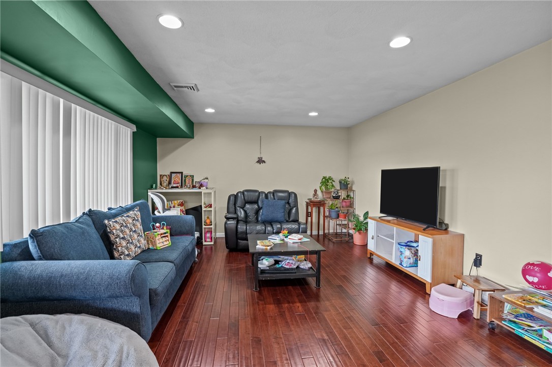 196 Old River Road 166