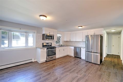 Single Family Residence in Warwick RI 56 Ocean Avenue 10.jpg