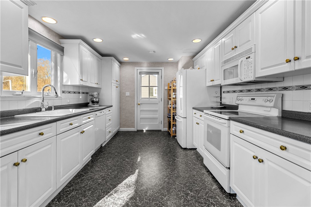 4 Cantone Drive