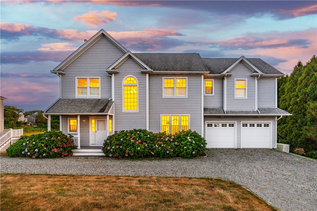 Narragansett, Rhode Island 02882, United States, 3 Bedrooms Bedrooms, ,4 BathroomsBathrooms,Residential,Pending,190202