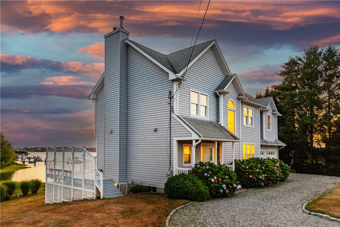 Narragansett, Rhode Island 02882, United States, 3 Bedrooms Bedrooms, ,4 BathroomsBathrooms,Residential,Pending,190202