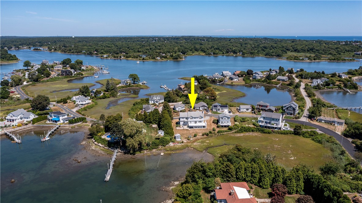 Narragansett, Rhode Island 02882, United States, 3 Bedrooms Bedrooms, ,4 BathroomsBathrooms,Residential,Pending,190202