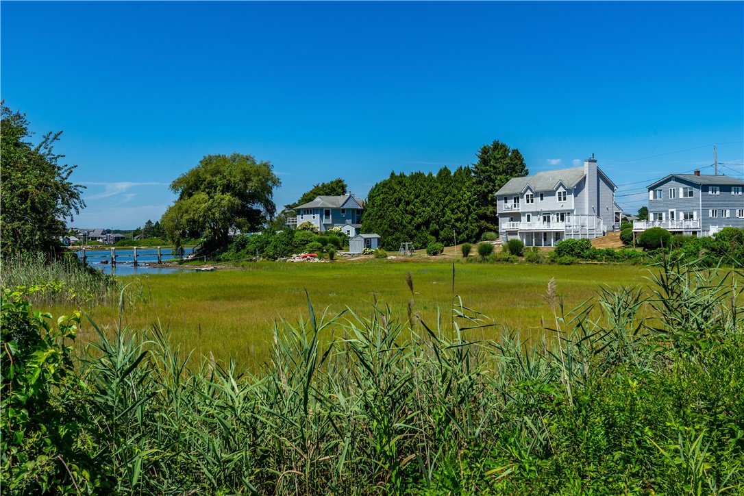 Narragansett, Rhode Island 02882, United States, 3 Bedrooms Bedrooms, ,4 BathroomsBathrooms,Residential,Pending,190202