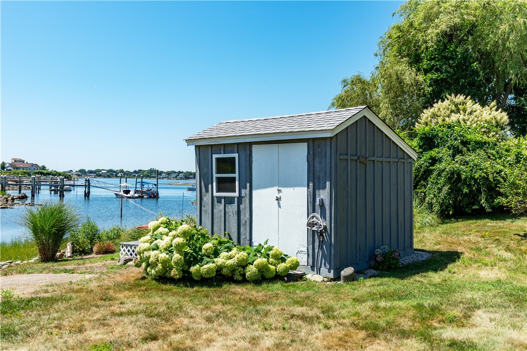 Narragansett, Rhode Island 02882, United States, 3 Bedrooms Bedrooms, ,4 BathroomsBathrooms,Residential,Pending,190202