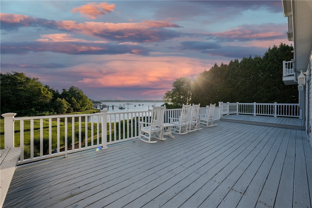 Narragansett, Rhode Island 02882, United States, 3 Bedrooms Bedrooms, ,4 BathroomsBathrooms,Residential,Pending,190202