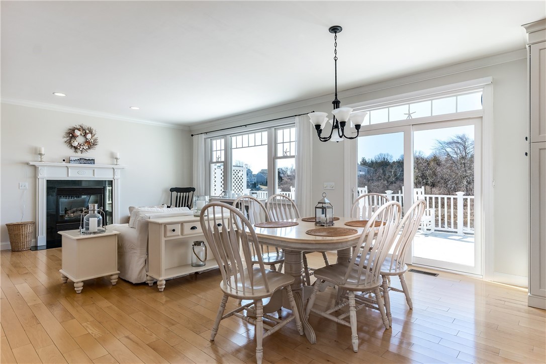 Narragansett, Rhode Island 02882, United States, 3 Bedrooms Bedrooms, ,4 BathroomsBathrooms,Residential,Pending,190202