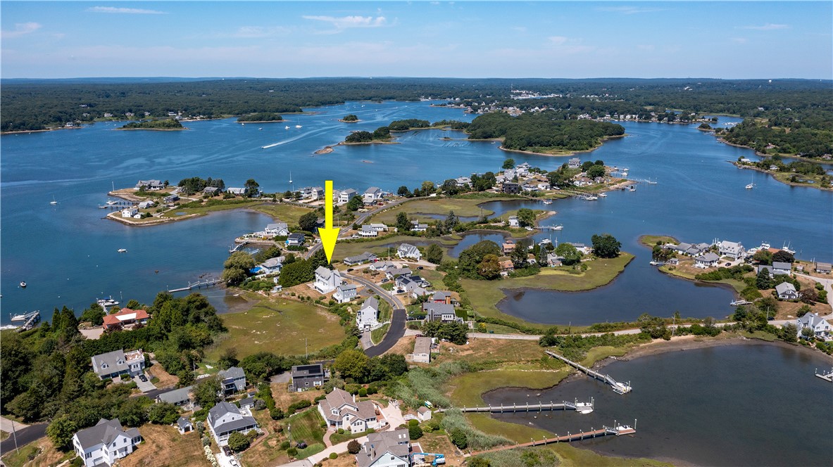 Narragansett, Rhode Island 02882, United States, 3 Bedrooms Bedrooms, ,4 BathroomsBathrooms,Residential,Pending,190202