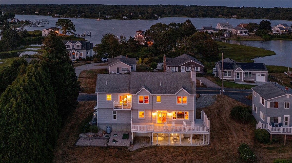 Narragansett, Rhode Island 02882, United States, 3 Bedrooms Bedrooms, ,4 BathroomsBathrooms,Residential,Pending,190202